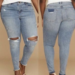 LANE BRYANT Embroidered Mid Rise Super Stretch Skinny Ankle Jean Size 18R